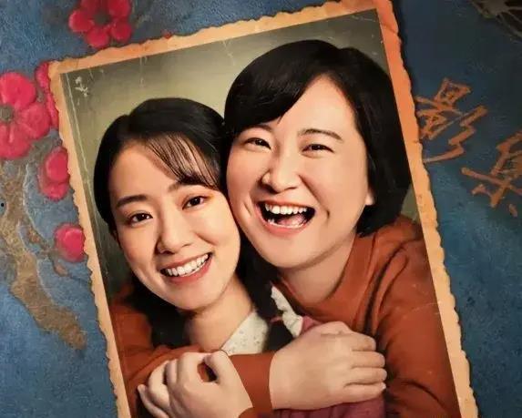 娱乐圈吃瓜爆料恋情,甜蜜瞬间引发热议